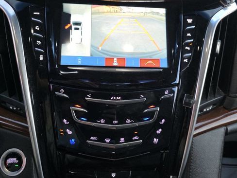 Used 2019 Cadillac Escalade ESV Luxury image 27