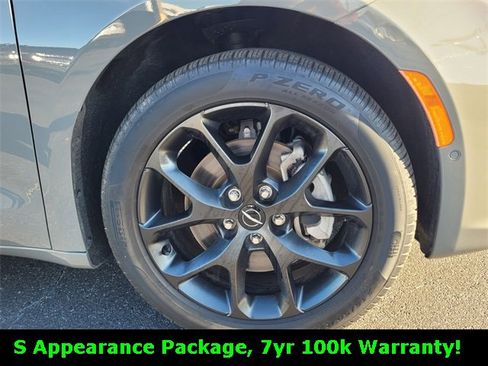 Used 2023 Chrysler Pacifica Touring-L w/ S Appearance Package image 9