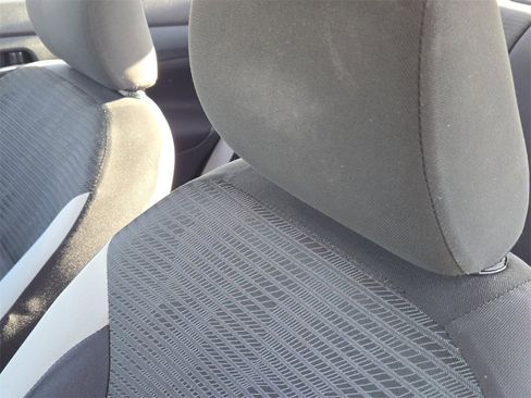 Used 2021 Nissan Versa SV image 17