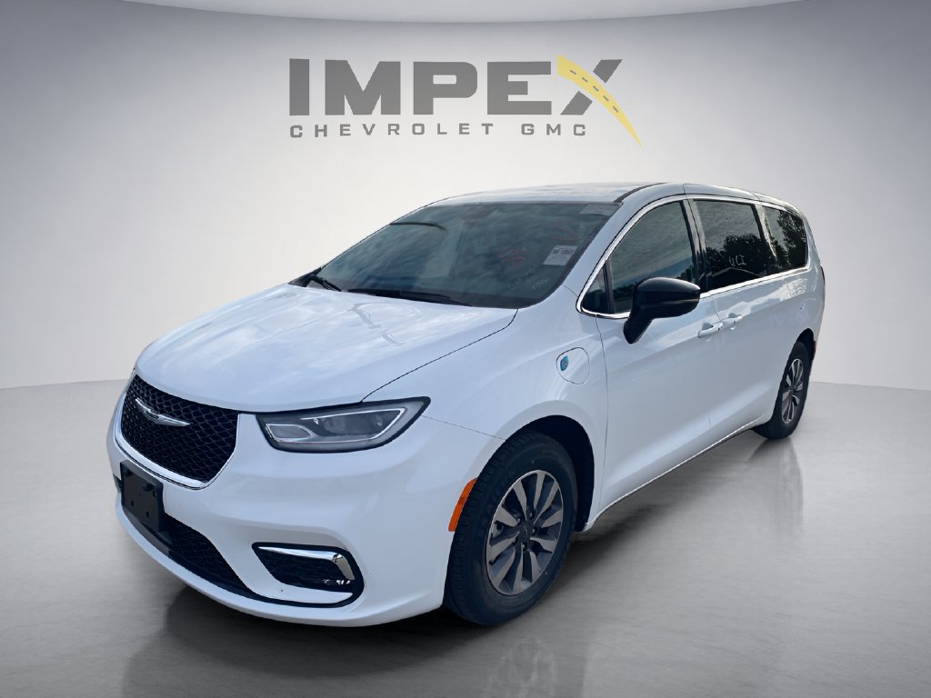 Used 2024 Chrysler Pacifica Limited FWD image 1