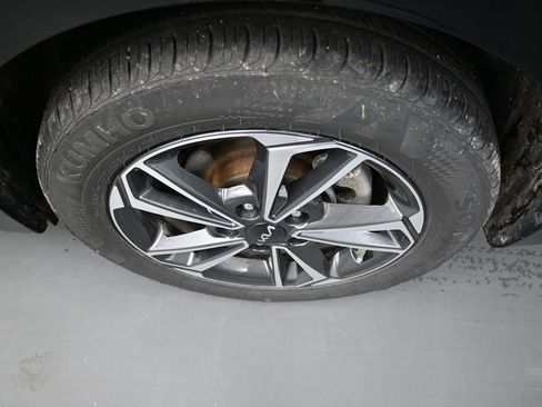 Used 2024 Kia Forte LXS w/ LXS Technology Package FWD image 9