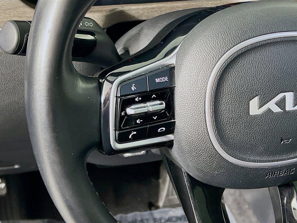 Used 2022 Kia Sorento S w/ Panoramic Sunroof Package AWD/4WD image 10