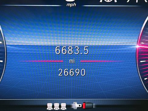 Used 2024 Mercedes-Benz GLE 350 4MATIC w/ Driver Assistance Package image 4