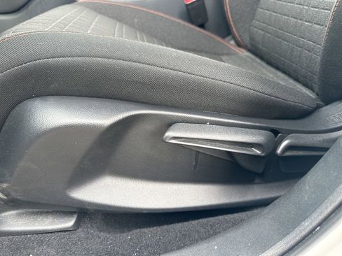 Used 2025 Honda HR-V Sport image 17