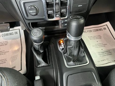 Used 2024 Jeep Wrangler Unlimited Sahara AWD/4WD image 13