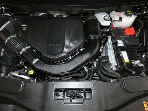 Used 2025 Chevrolet Traverse LT image 27