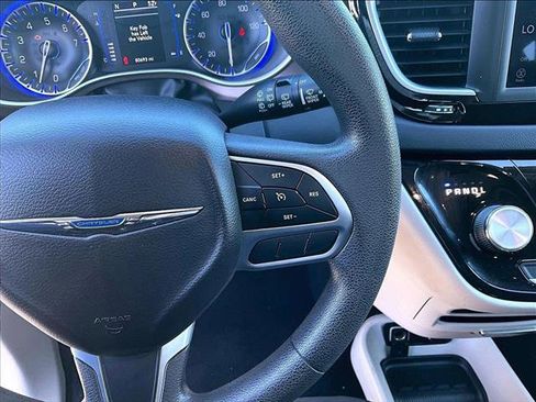 Used 2018 Chrysler Pacifica Touring Plus image 19