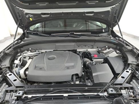 Used 2021 Volvo XC60 T5 Momentum image 23