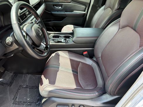 Used 2025 Honda Pilot Black Edition image 5