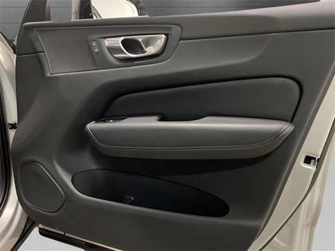 Used 2025 Volvo XC60 B5 Plus image 53