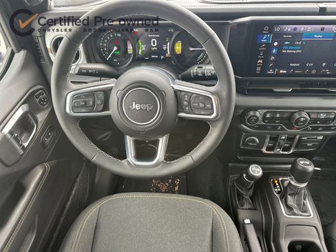 Certified 2025 Jeep Wrangler Unlimited Sahara w/ Safety Group AWD/4WD image 15