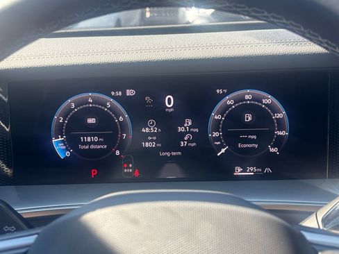 Used 2026 Volkswagen Tiguan SE AWD/4WD image 34