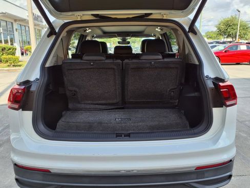 Used 2022 Volkswagen Tiguan SE w/ Panoramic Sunroof Package image 33