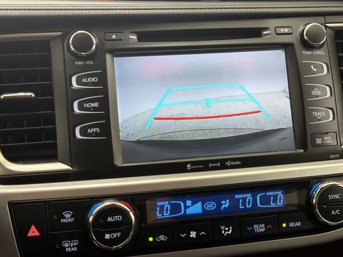 Used 2017 Toyota Highlander XLE AWD/4WD image 18