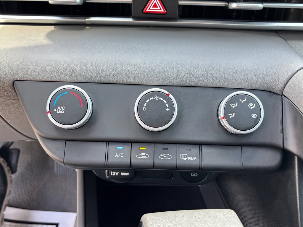 Used 2025 Hyundai Elantra SE FWD image 22