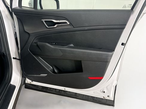 Used 2025 Kia Sportage LX FWD image 30
