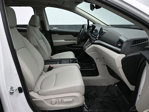 Certified 2026 Honda Odyssey EX-L image 40
