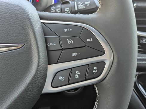 New 2026 Chrysler Pacifica Select FWD image 24