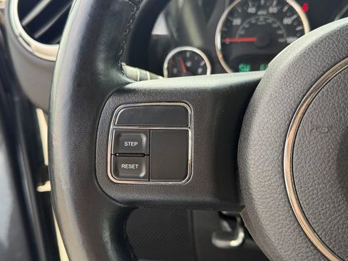 Used 2014 Jeep Wrangler Unlimited Sahara AWD/4WD image 19