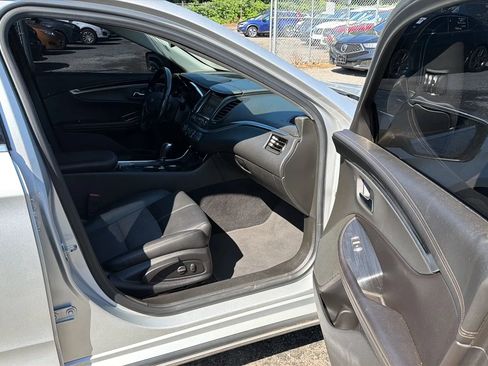Used 2019 Chevrolet Impala LT FWD image 25