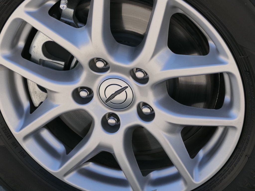 Used 2025 Chrysler Voyager LX FWD image 9