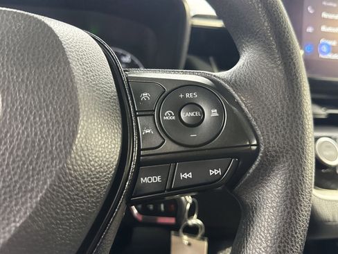 Used 2025 Toyota Corolla LE FWD image 44