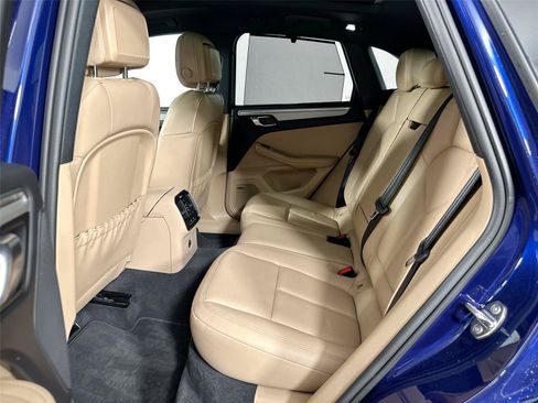 Certified 2024 Porsche Macan AWD/4WD image 27