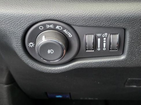 New 2026 Chrysler Pacifica Limited w/ Uconnect Theater Family Group image 37