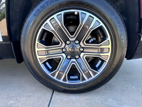 Used 2023 Jeep Wagoneer L Series II image 8