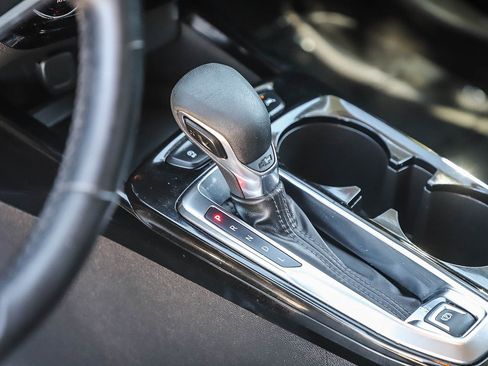 Used 2024 Chevrolet Trax LT w/ Sunroof Package image 20