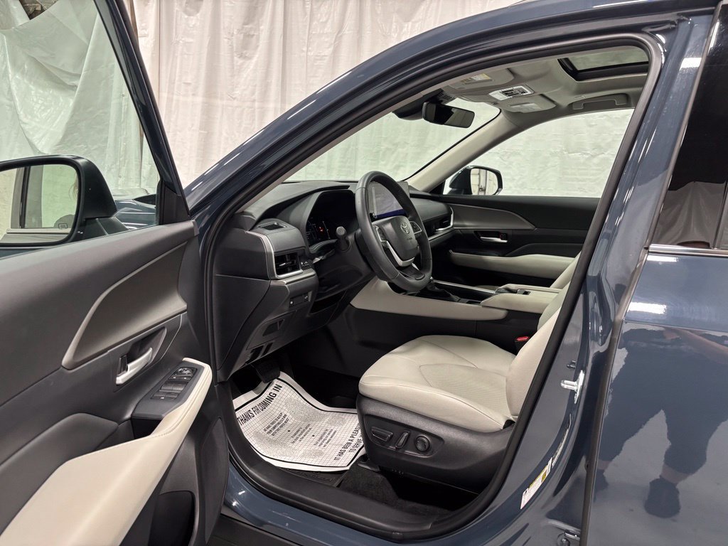 Used 2026 Toyota Grand Highlander AWD image 10