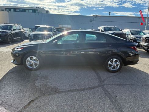 Used 2023 Hyundai Elantra SE FWD image 9