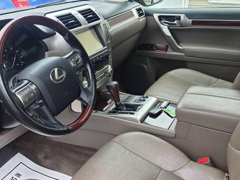 Used 2018 Lexus GX 460 Premium w/ Premium Package AWD/4WD image 12