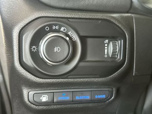 Used 2023 Jeep Wrangler Unlimited Sahara AWD/4WD image 17