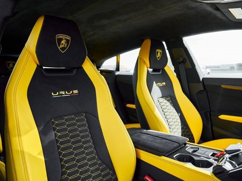 Used 2021 Lamborghini Urus Pearl Capsule image 42