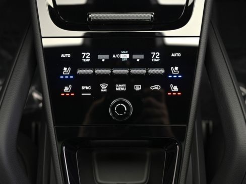 Used 2025 Porsche Cayenne image 44