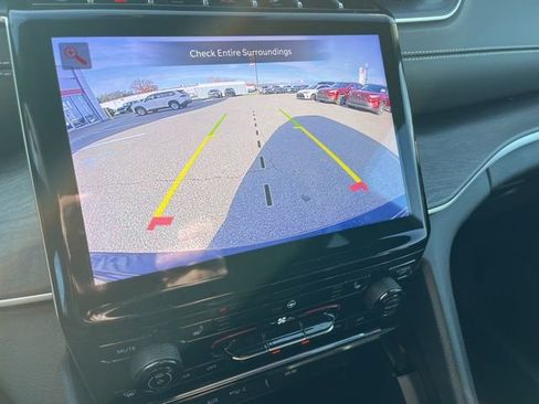 Used 2024 Jeep Grand Cherokee Limited image 14