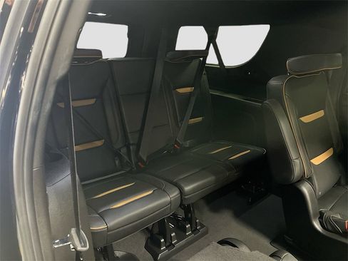 Used 2024 GMC Yukon XL AT4 w/ Technology Package image 29