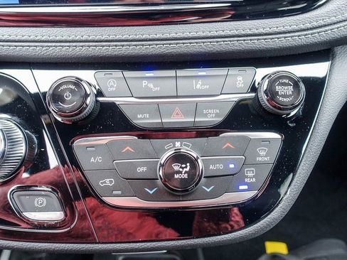 New 2026 Chrysler Pacifica Select image 25