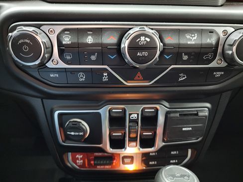 Used 2020 Jeep Wrangler Unlimited Rubicon w/ LED Lighting Group AWD/4WD image 15