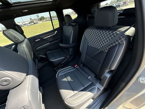 New 2026 GMC Acadia Denali w/ Super Cruise Package image 23