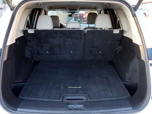 Certified 2025 Nissan Rogue SV FWD image 10