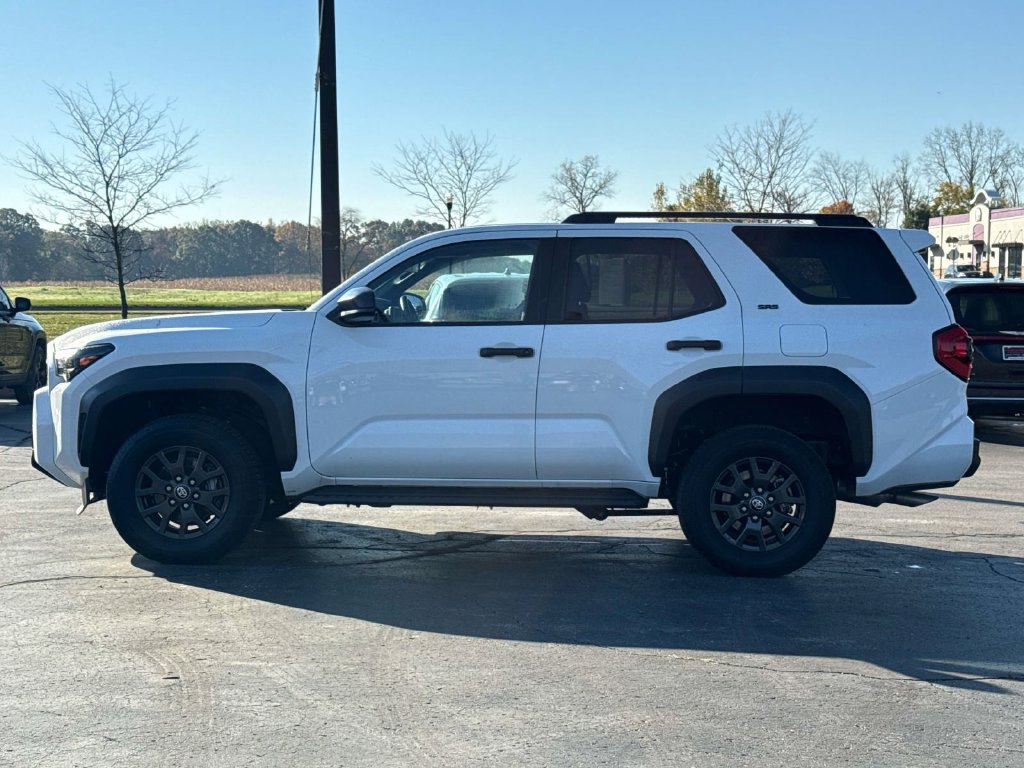 Used 2025 Toyota 4Runner SR5 AWD/4WD image 8