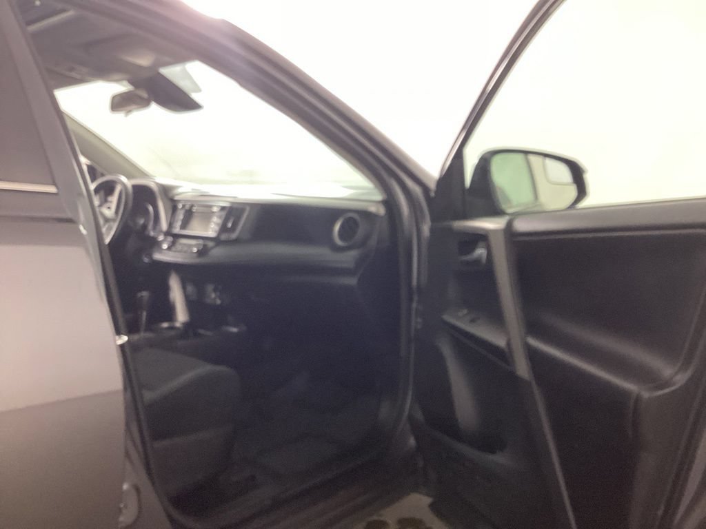 Used 2018 Toyota RAV4 XLE FWD image 17
