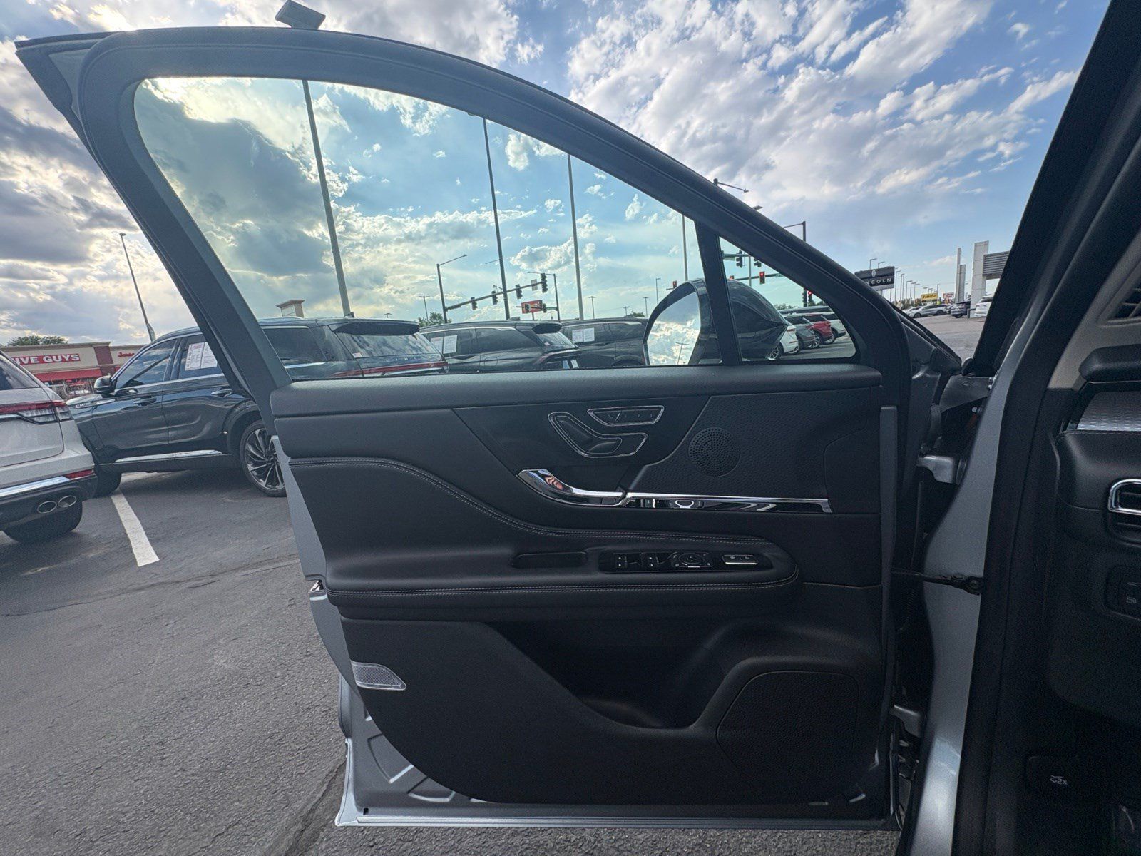 Certified 2024 Lincoln Corsair Grand Touring AWD/4WD image 17