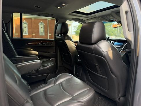 Used 2020 Cadillac Escalade ESV Luxury w/ Escalade Sport Edition RWD image 14