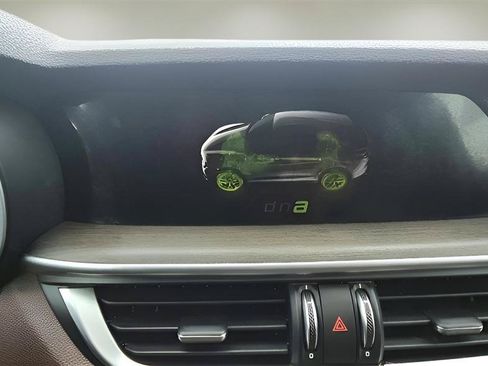 Used 2018 Alfa Romeo Stelvio Ti AWD/4WD image 20