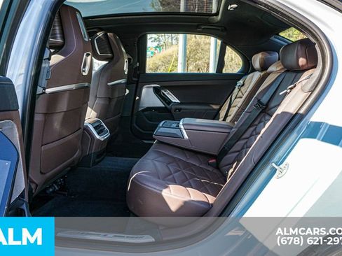 Used 2025 BMW 740i xDrive image 21