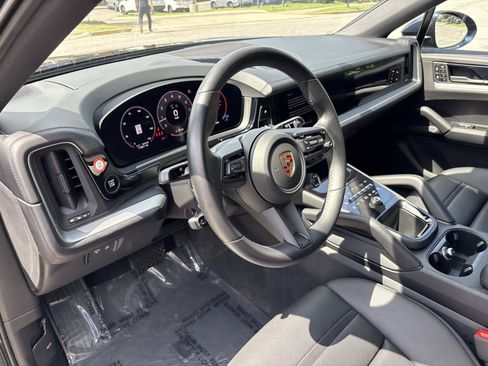 Used 2024 Porsche Cayenne Coupe AWD/4WD image 18