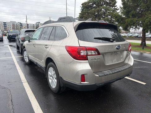 Used 2017 Subaru Outback 2.5i Premium image 2